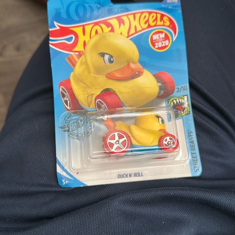 2020 Hot Wheels Yellow Duck N’ Roll Toy Car